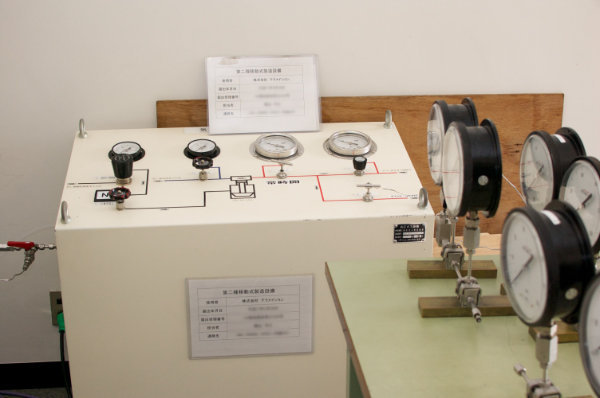 気密試験用昇圧器