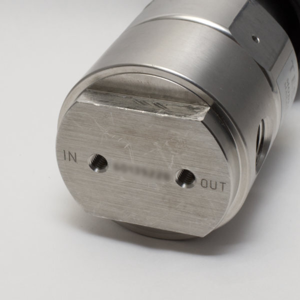 44-2200_底面部のネジ